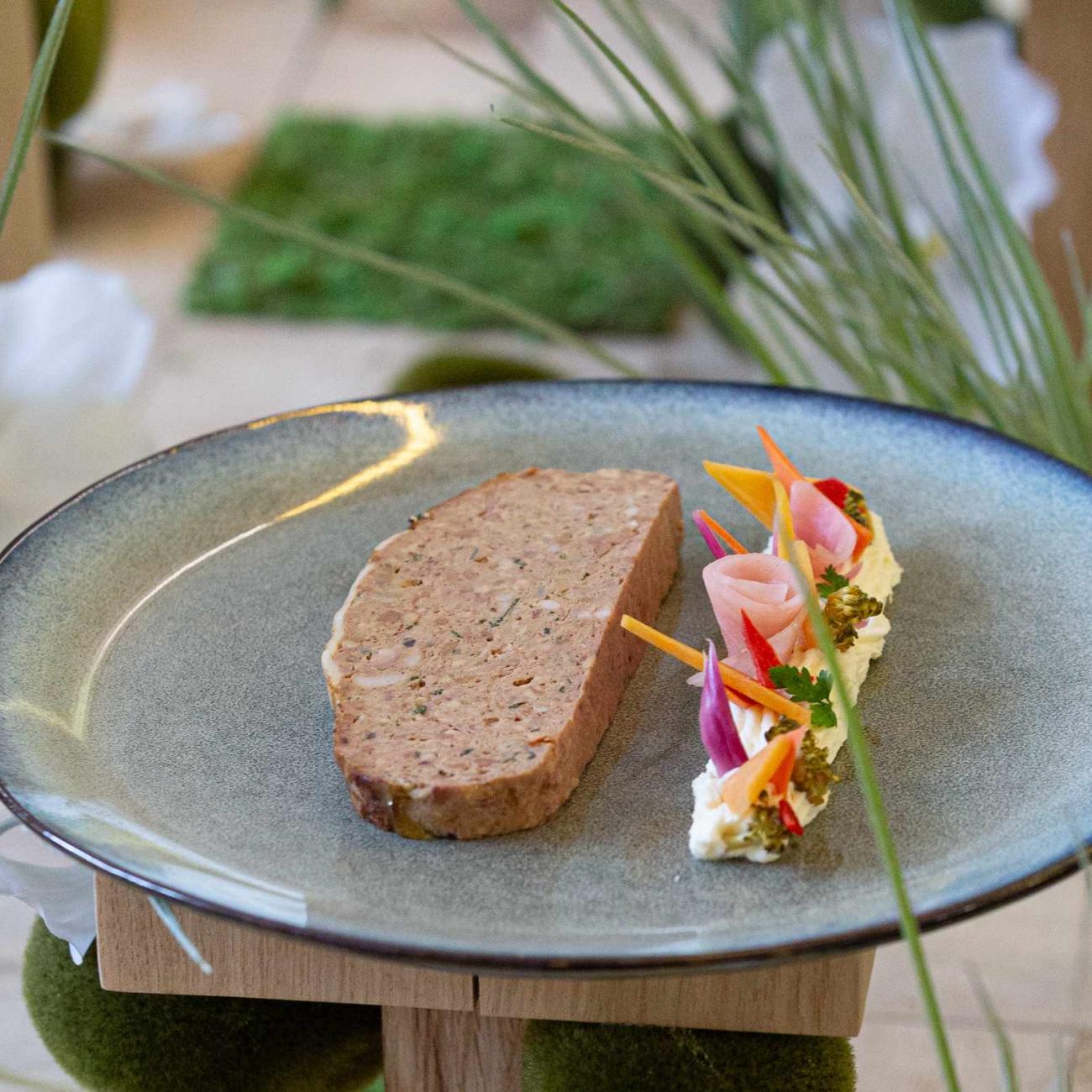 2025 - Pâté Grand-mère présenté sur une assiette